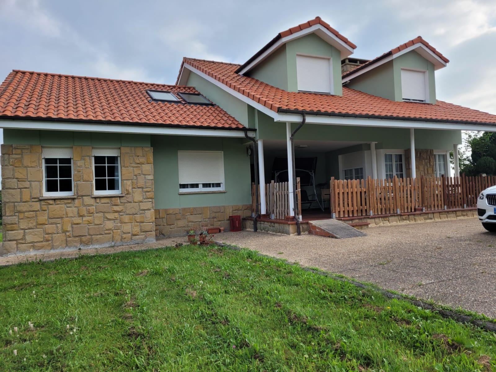 For sale of house in Villaviciosa