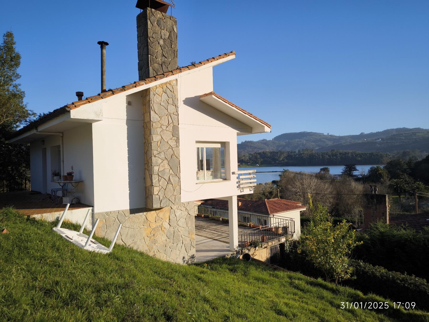 For sale of house in Villaviciosa