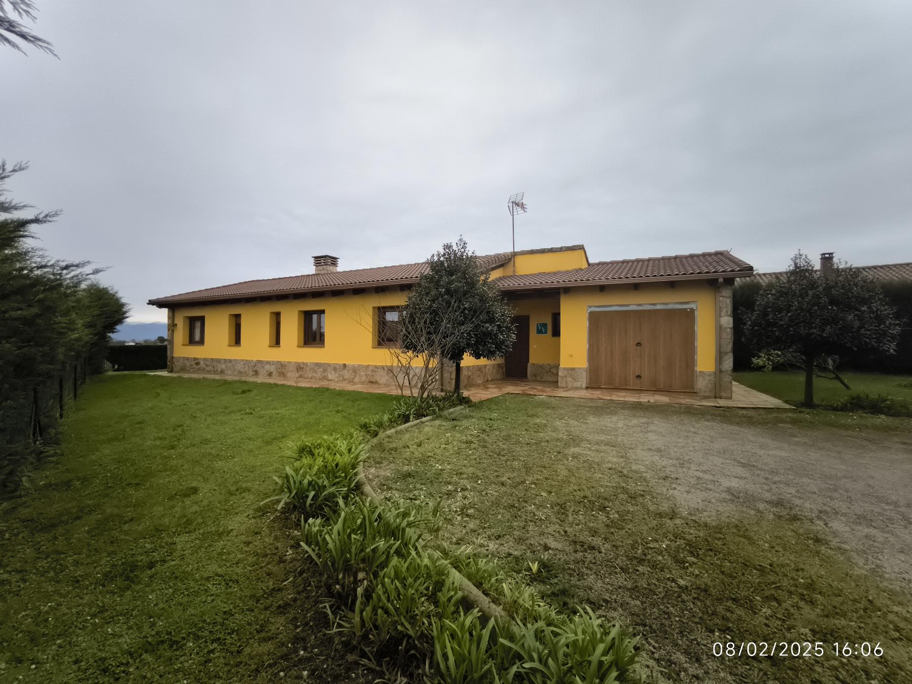 For sale of house in Villaviciosa
