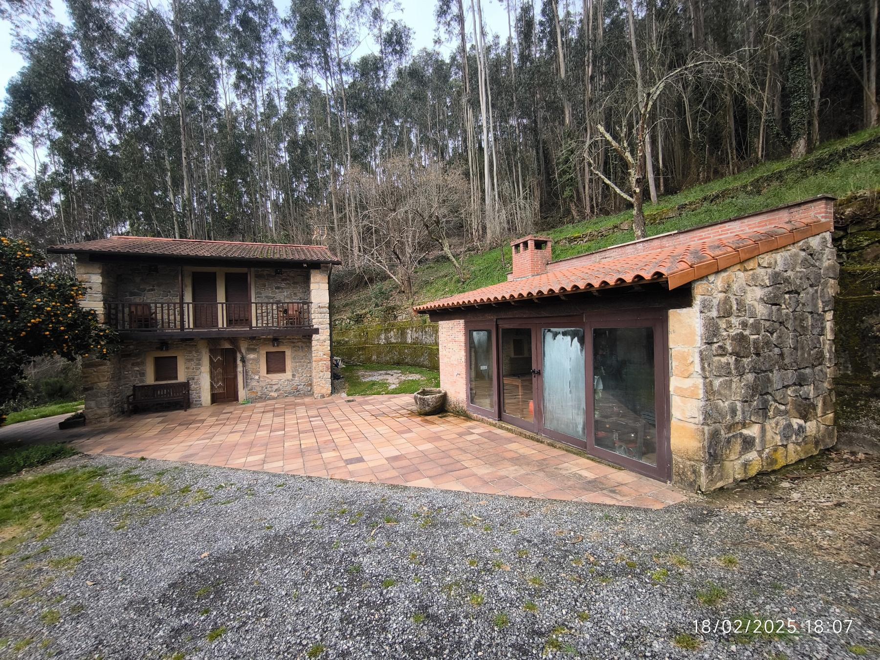 For sale of house in Villaviciosa