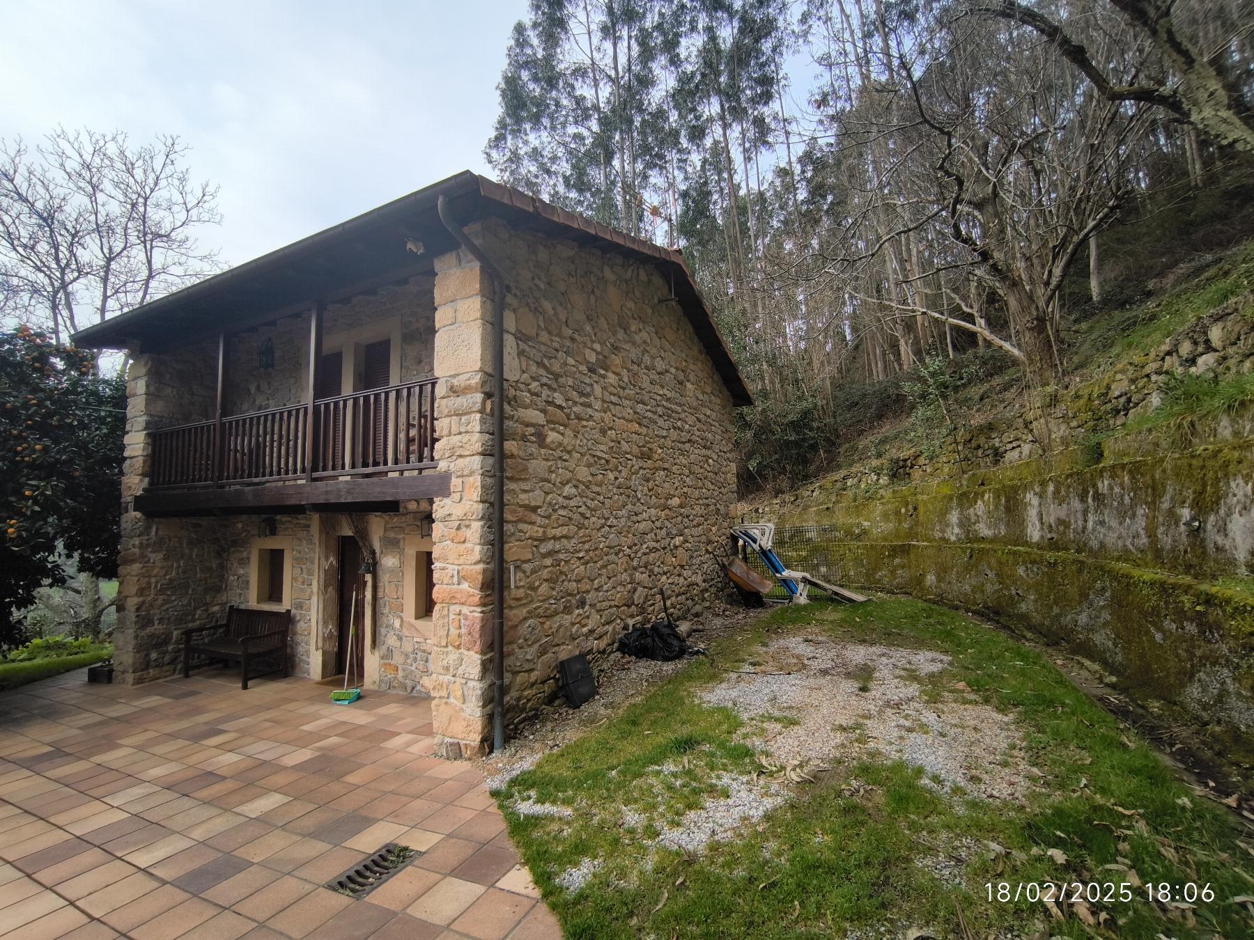 For sale of house in Villaviciosa