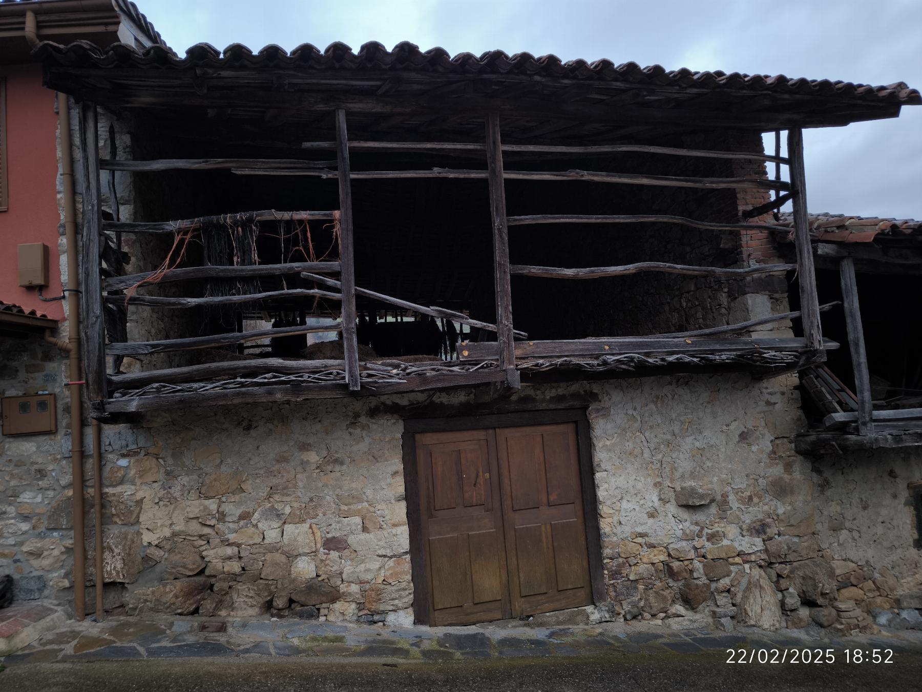 For sale of house in Sobrescobio