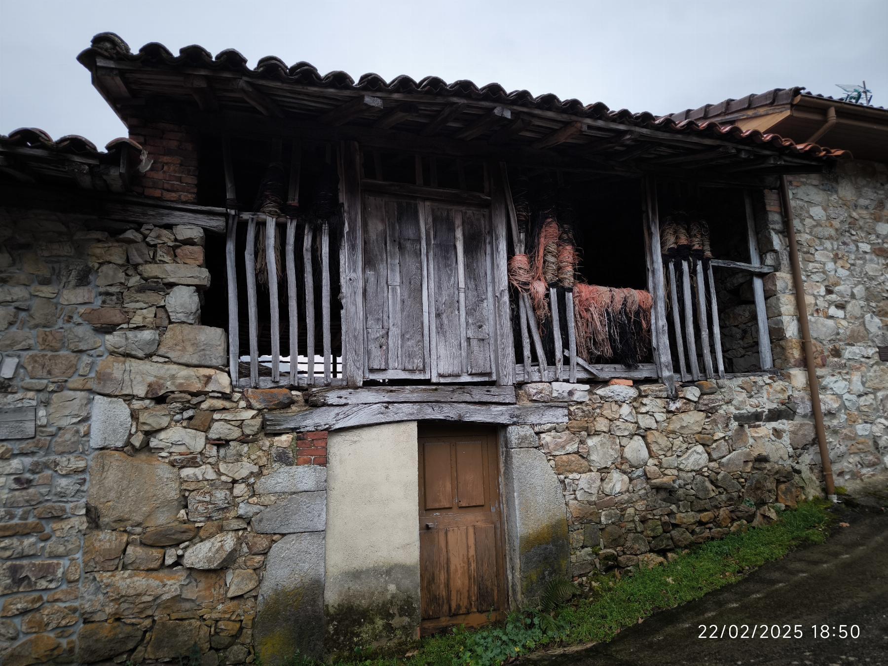 For sale of house in Sobrescobio