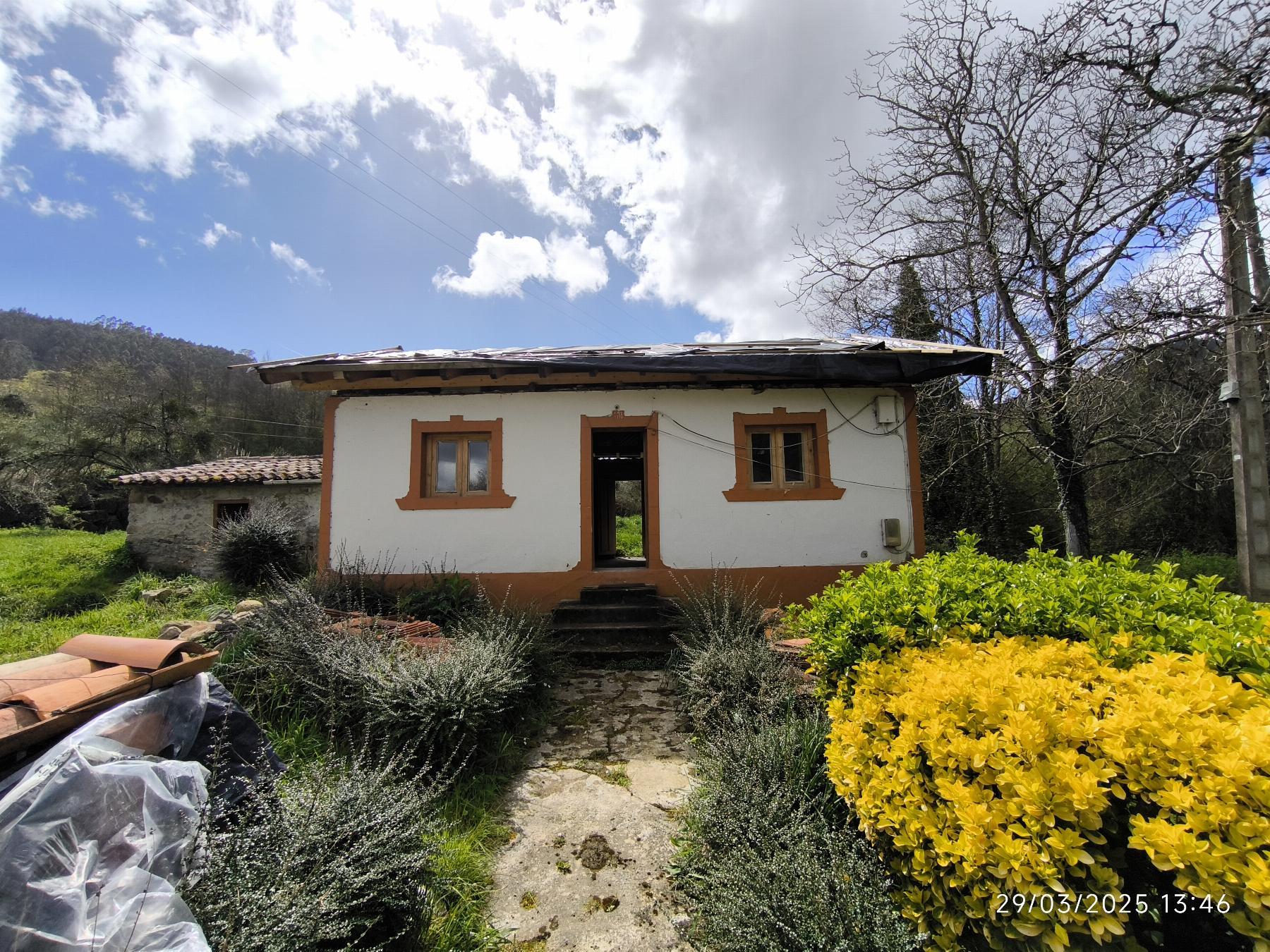 For sale of house in Villaviciosa