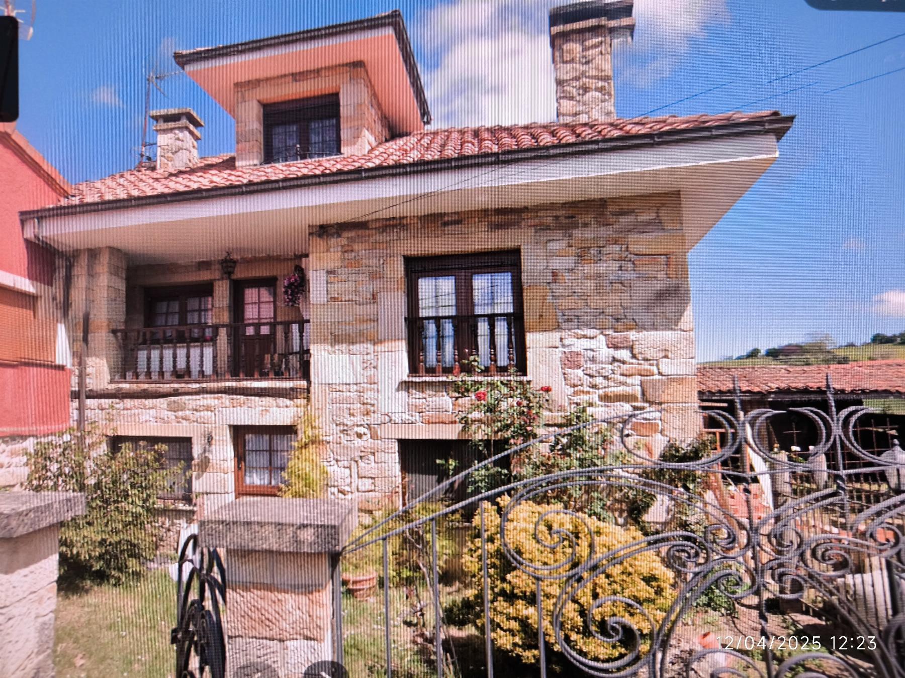 For sale of house in Villaviciosa