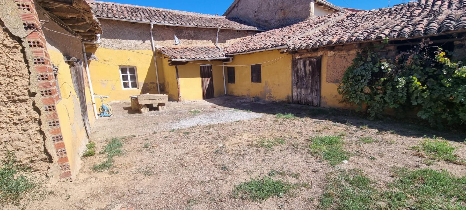 Venta de casa en San Millán de los Caballeros