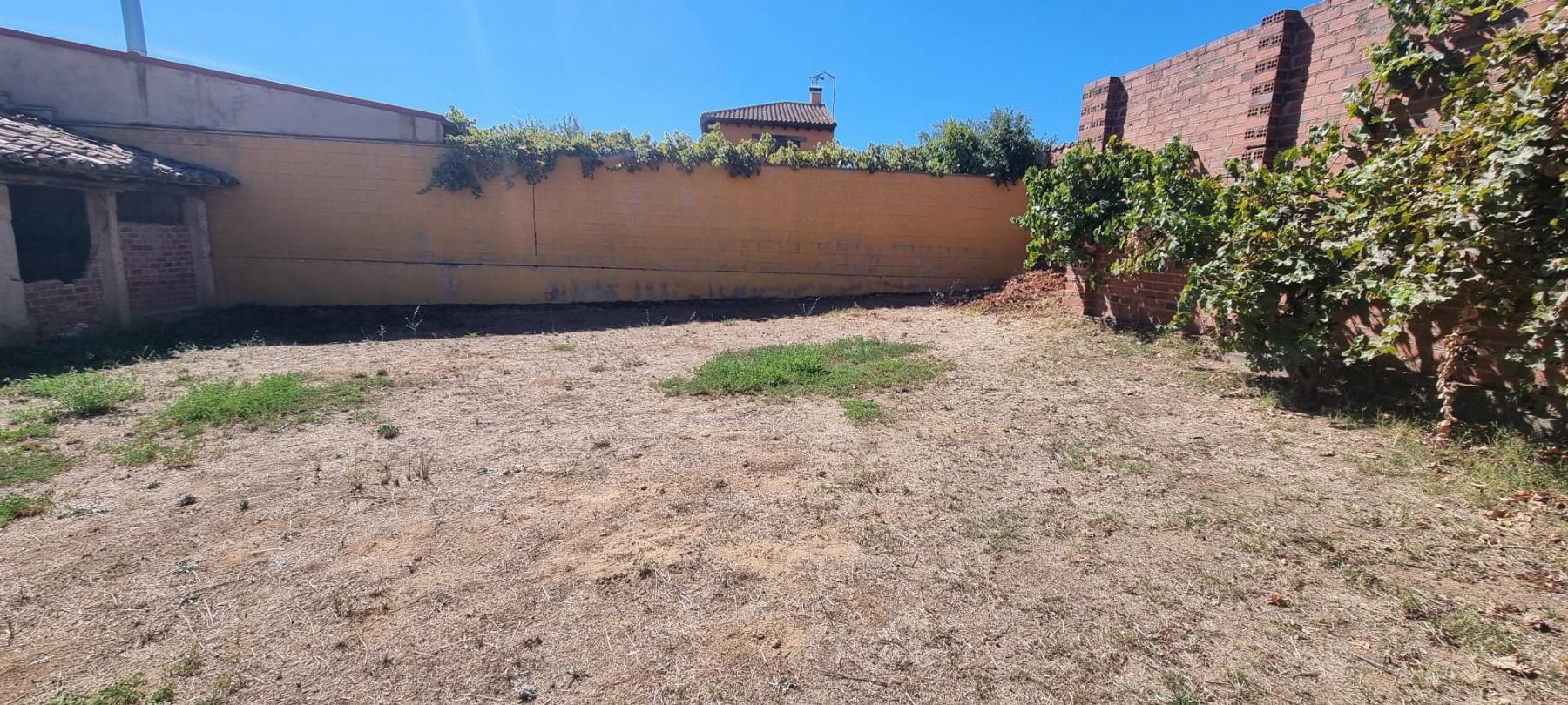 Venta de casa en San Millán de los Caballeros