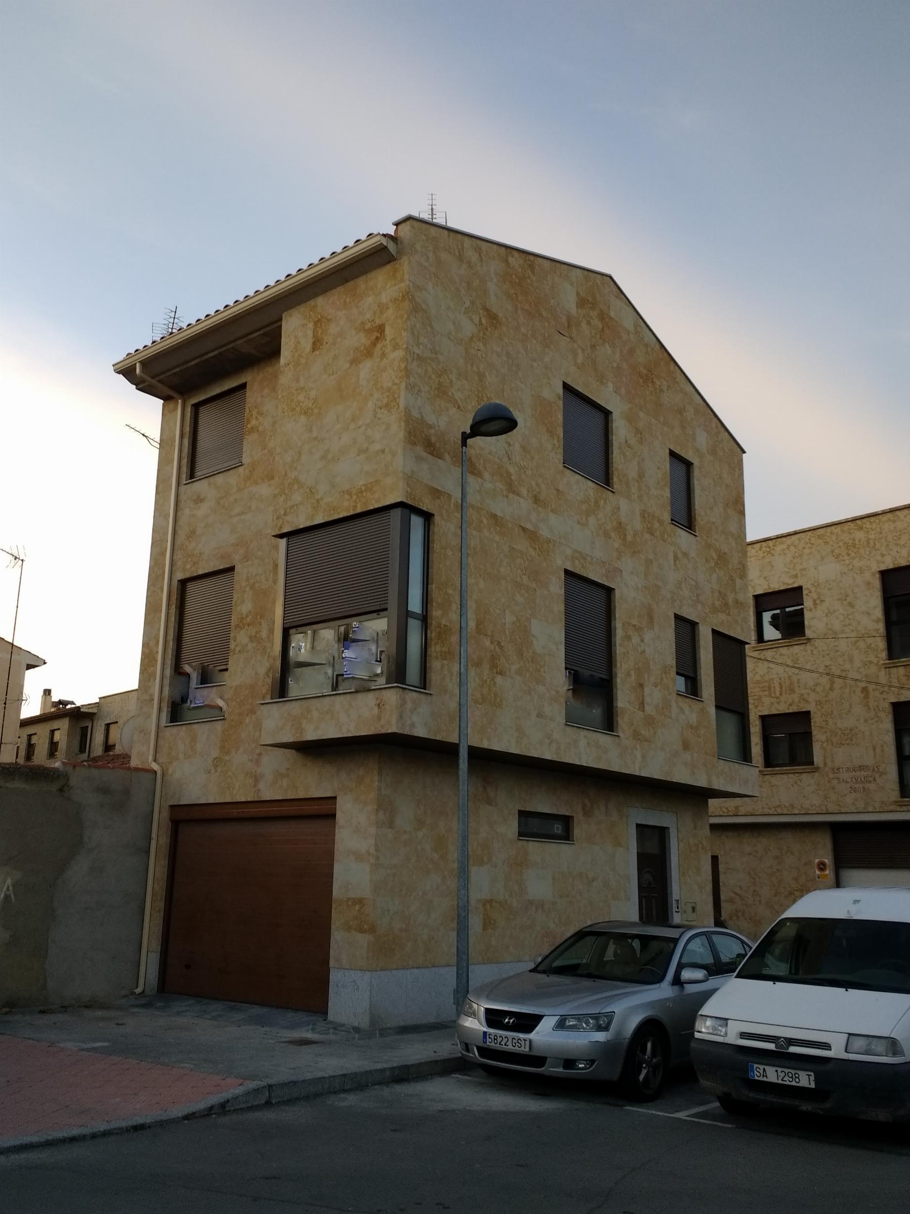 For sale of chalet in Villamayor