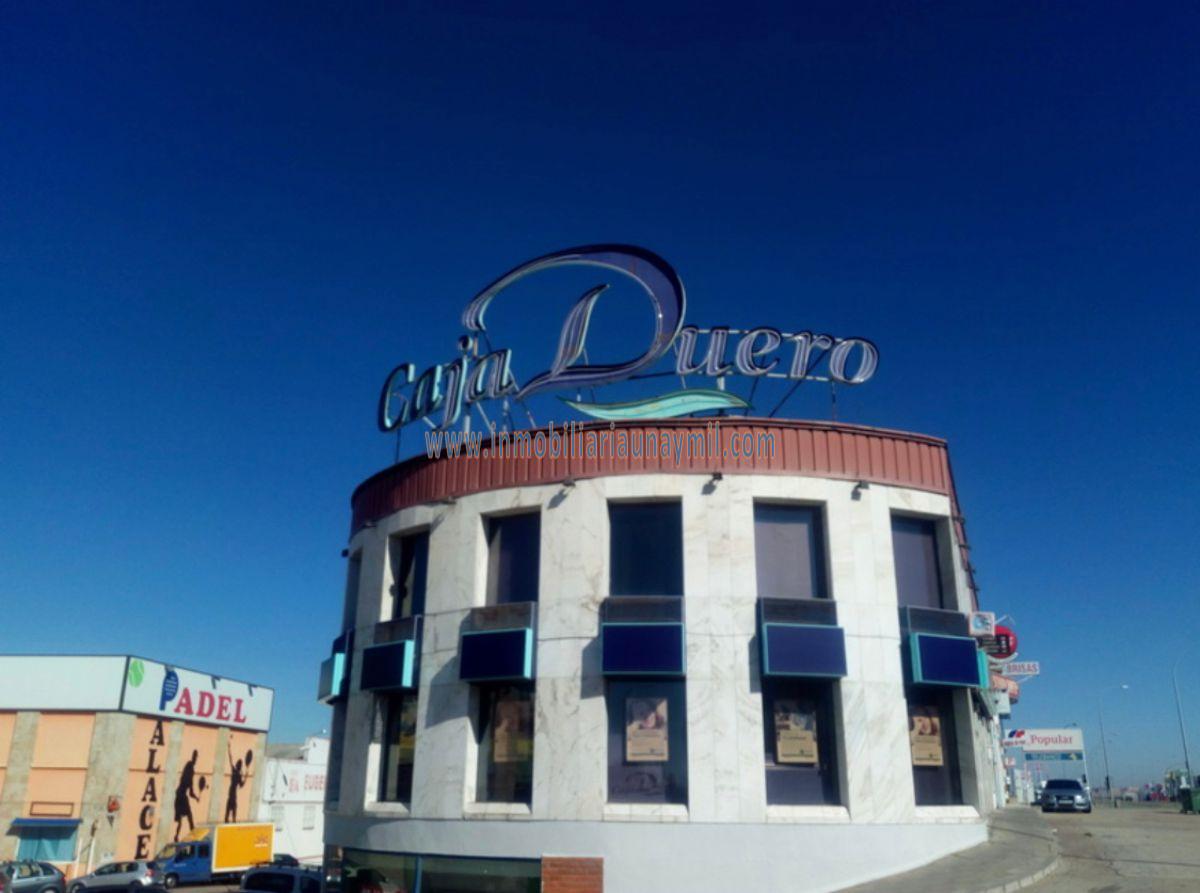 For rent of commercial in Villares de la Reina