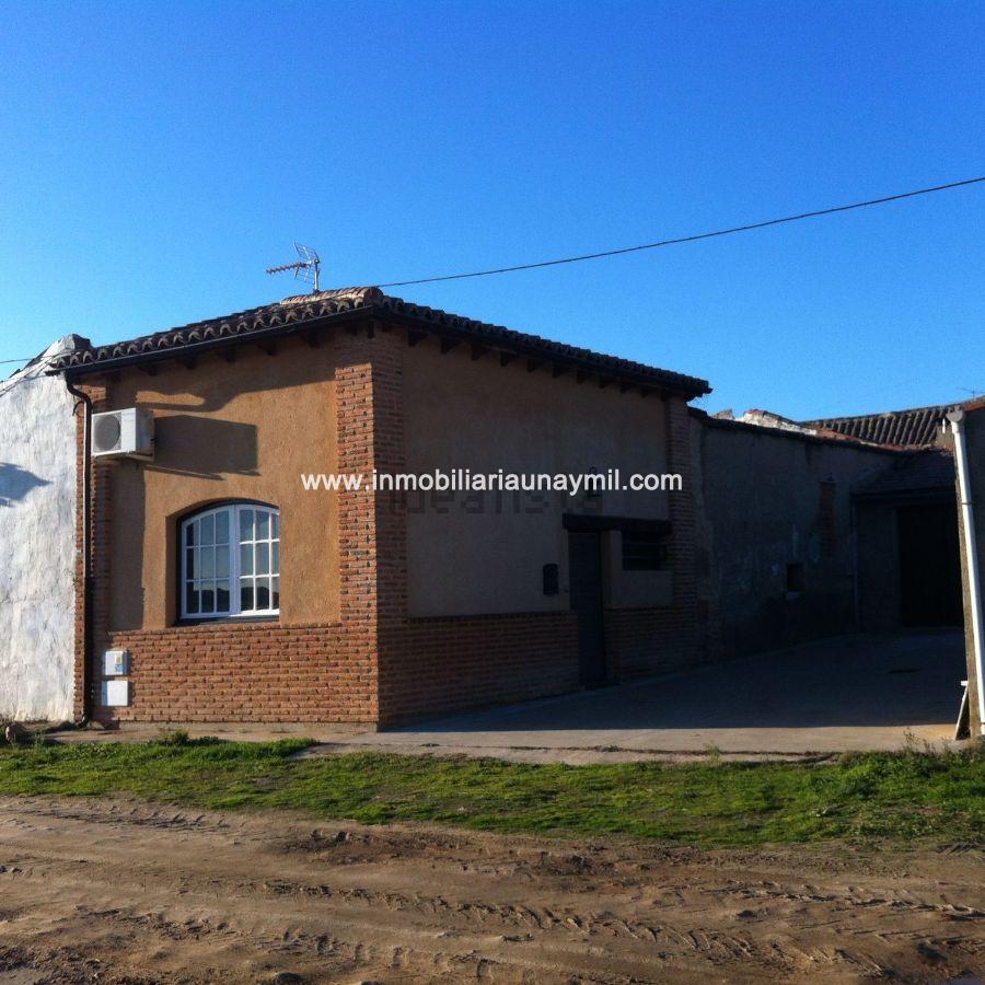 For sale of house in Espino de la Orbada