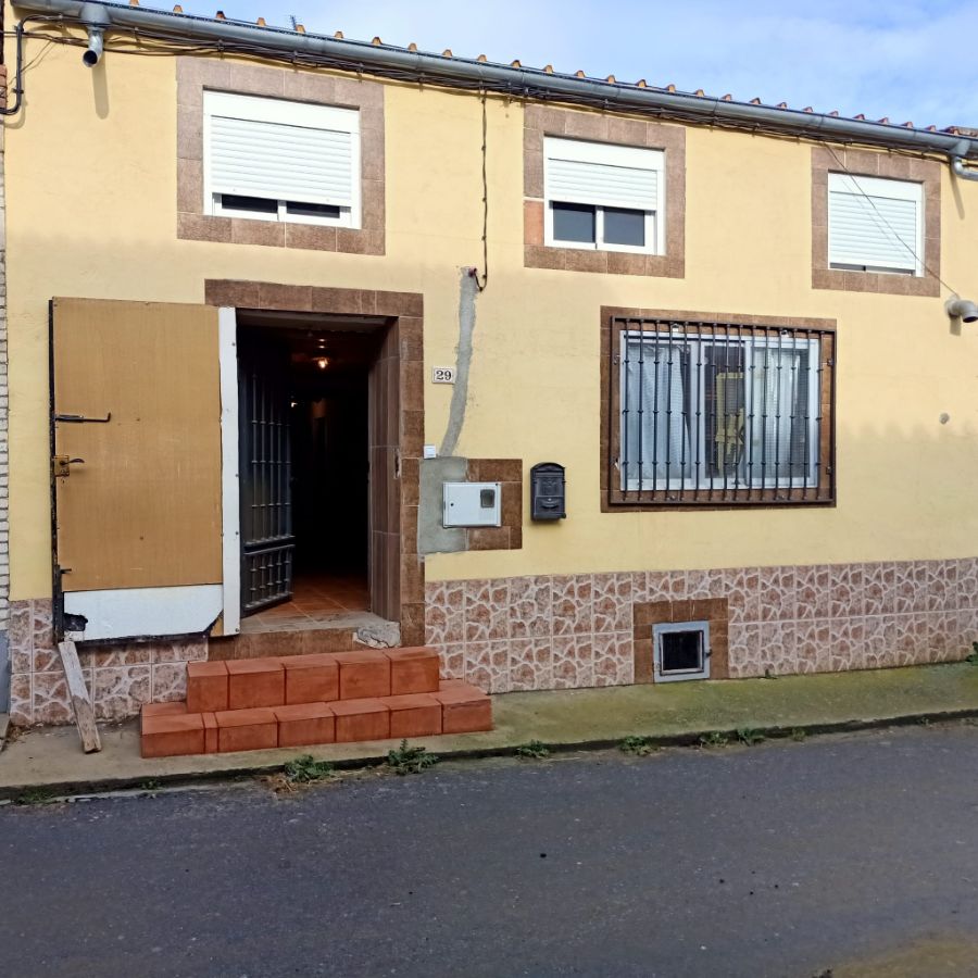 For sale of house in Pedraza de Alba