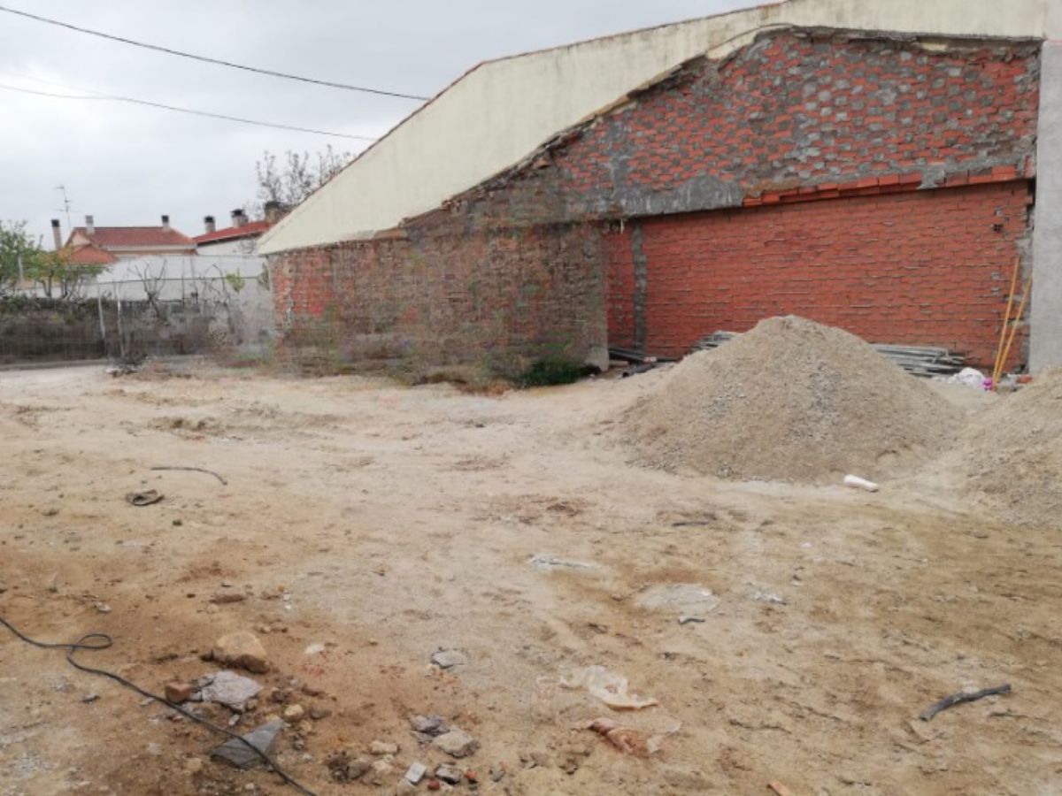 For sale of land in Valverdón