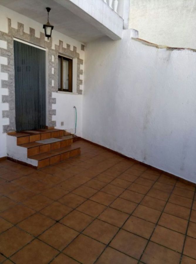 For sale of house in Fuentes de Oñoro