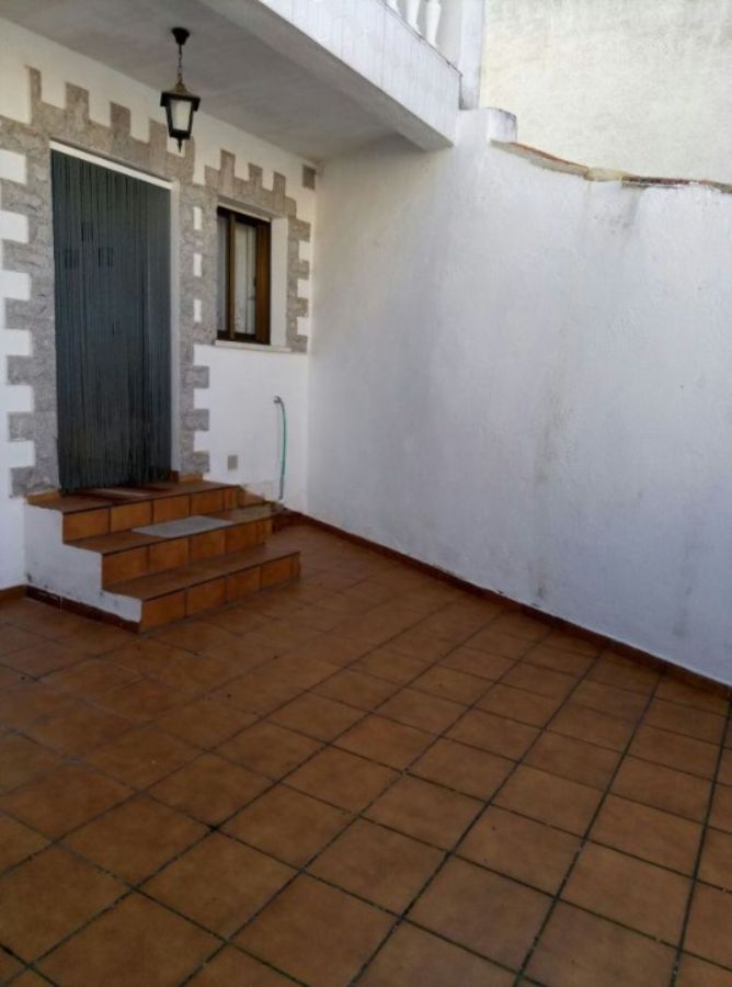 For sale of house in Fuentes de Oñoro
