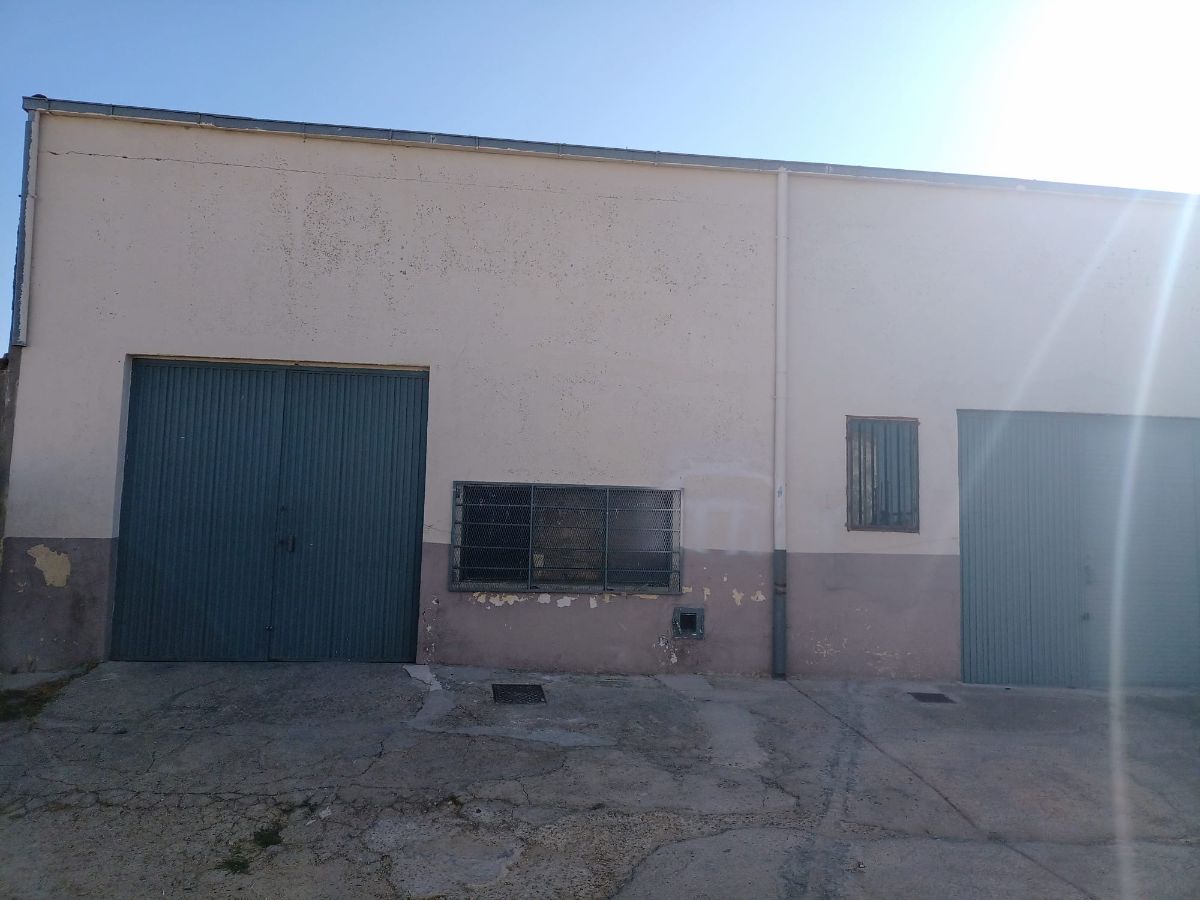 For sale of industrial plant/warehouse in Cabrerizos