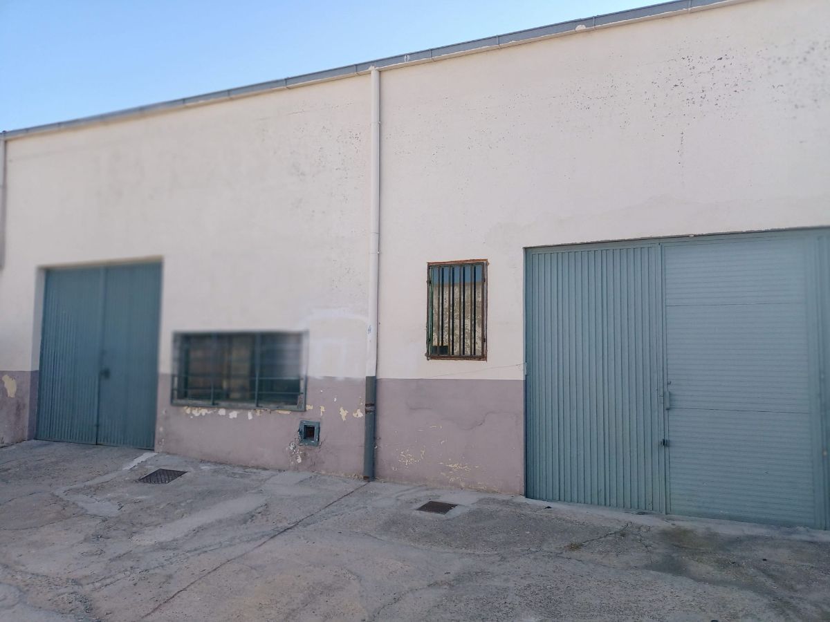 For sale of industrial plant/warehouse in Cabrerizos