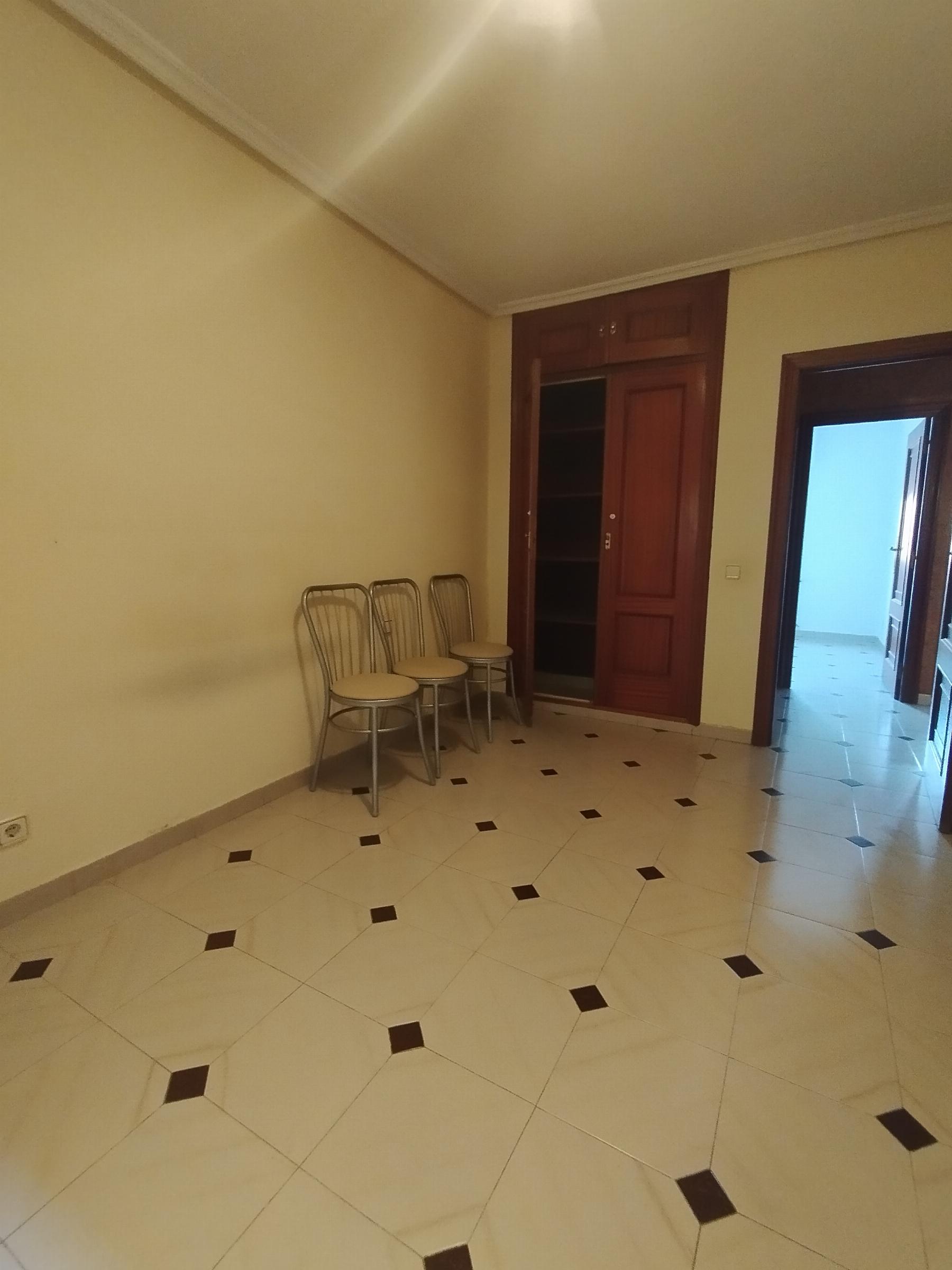 For sale of flat in Salamanca