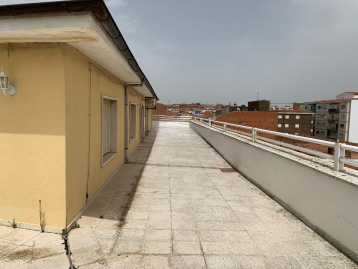For sale of penthouse in Salamanca