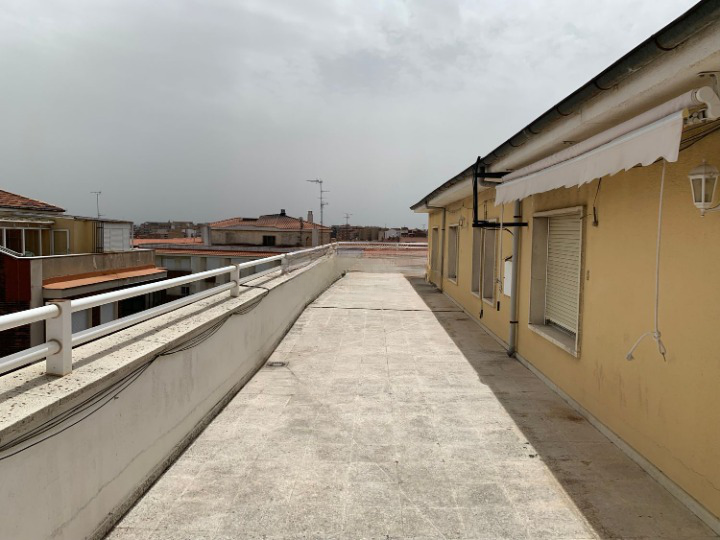 For sale of penthouse in Salamanca