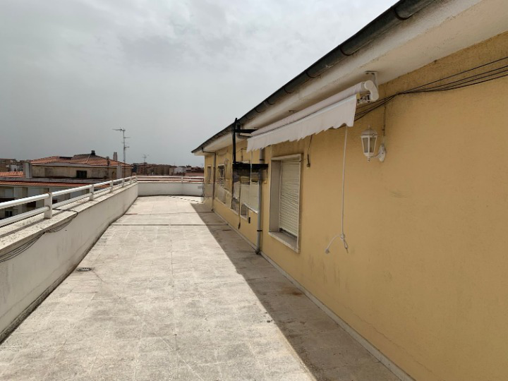 For sale of penthouse in Salamanca