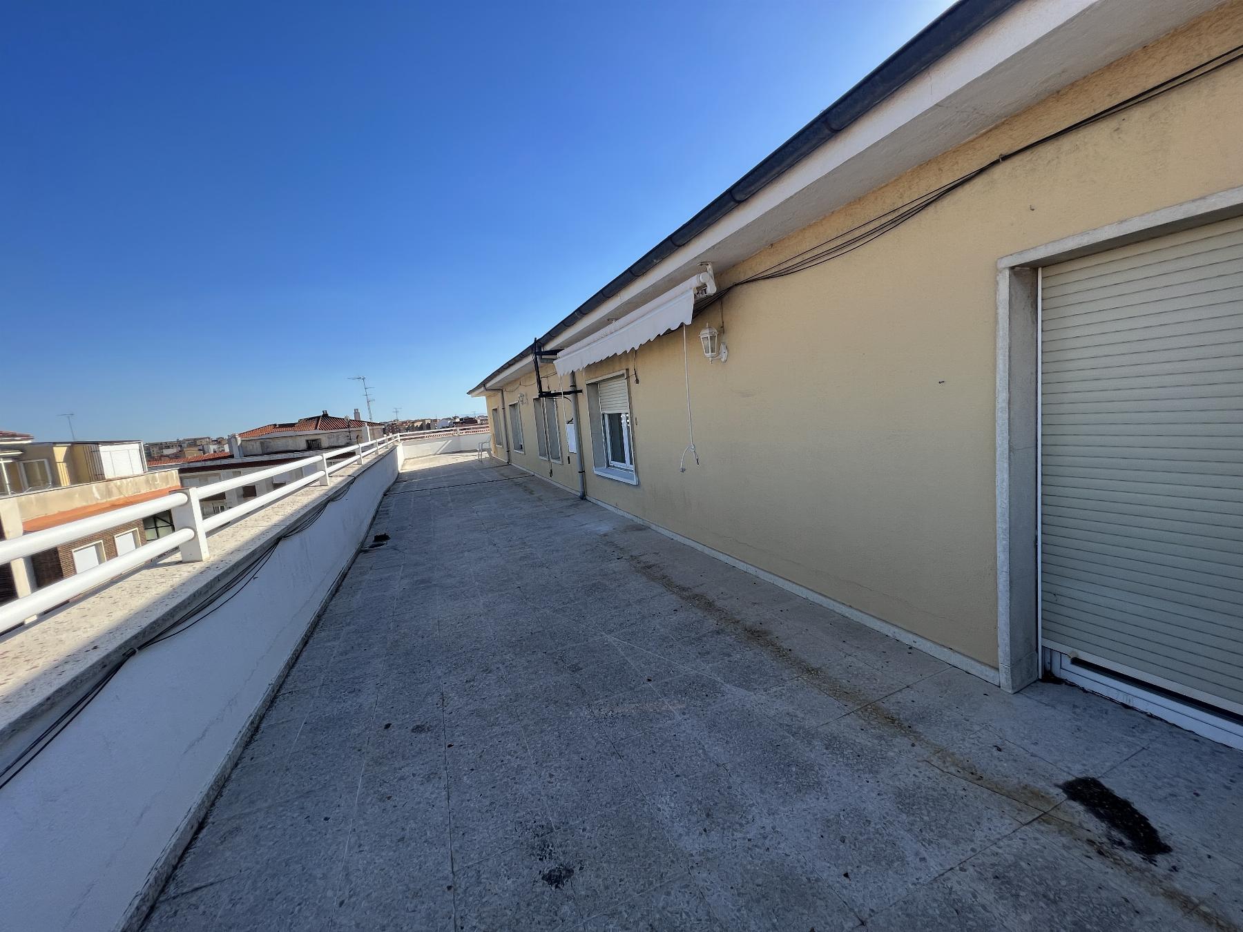 For sale of penthouse in Salamanca
