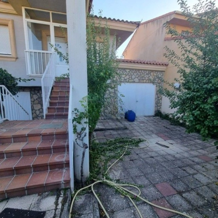 For sale of chalet in Villamayor