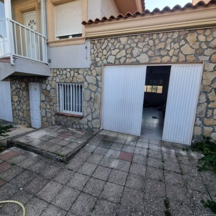 For sale of chalet in Villamayor