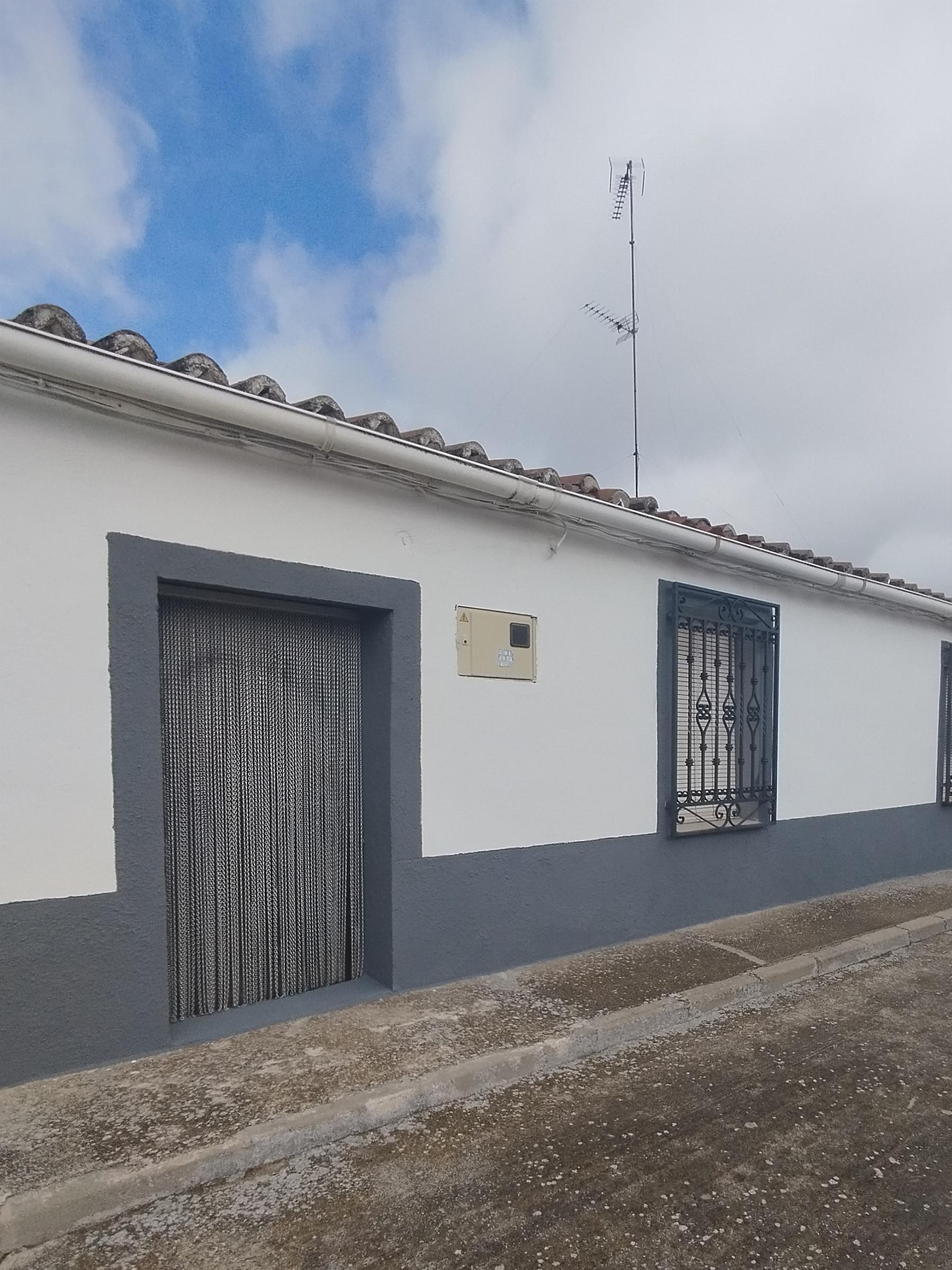 For sale of house in Alba de Tormes