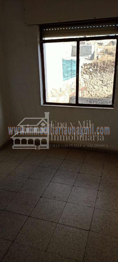 For sale of house in Alba de Tormes