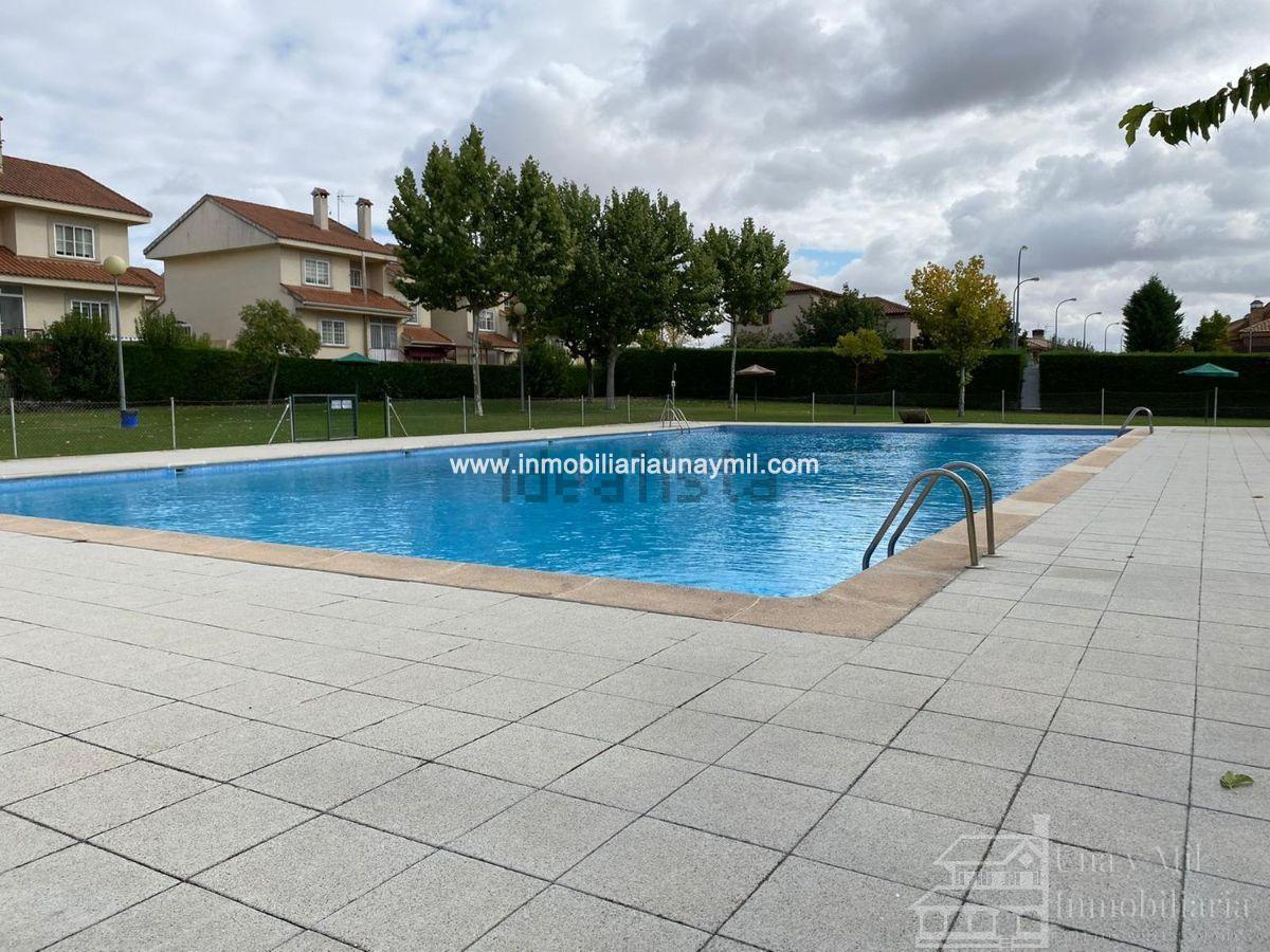 Til salg fra chalet i Villarmayor