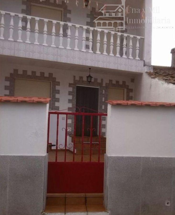 For sale of house in Fuentes de Oñoro