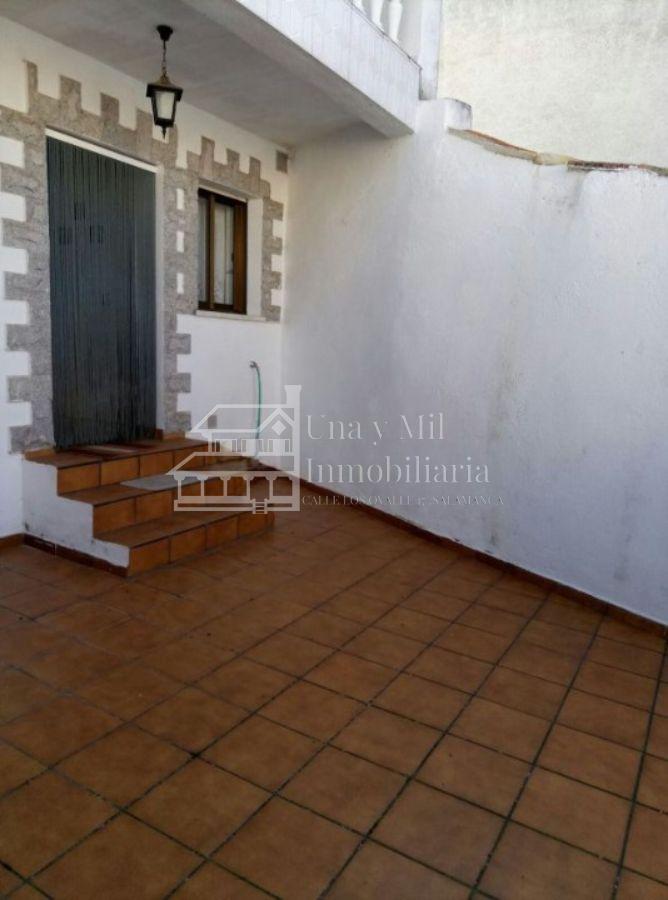 For sale of house in Fuentes de Oñoro