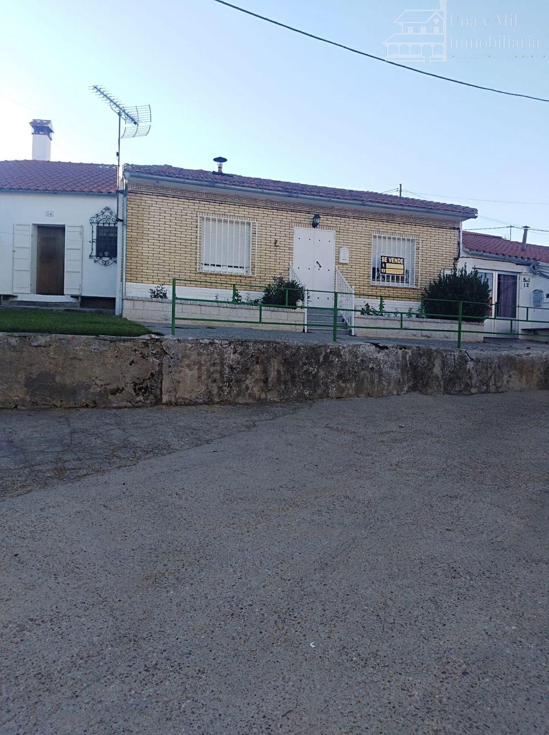 For sale of house in Pedrosillo de los Aires