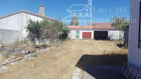 For sale of house in Pedrosillo de los Aires