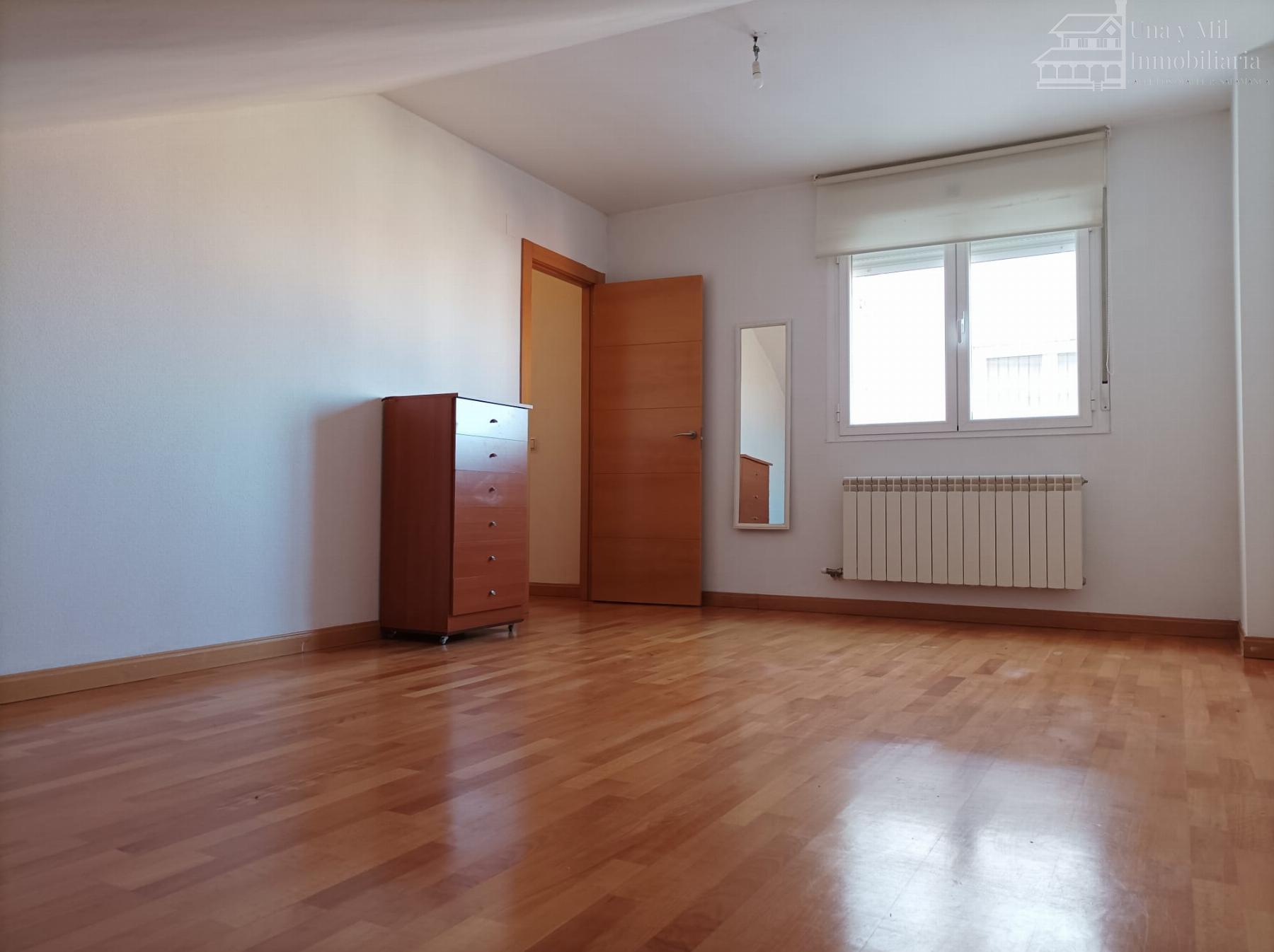 For sale of flat in Villares de la Reina