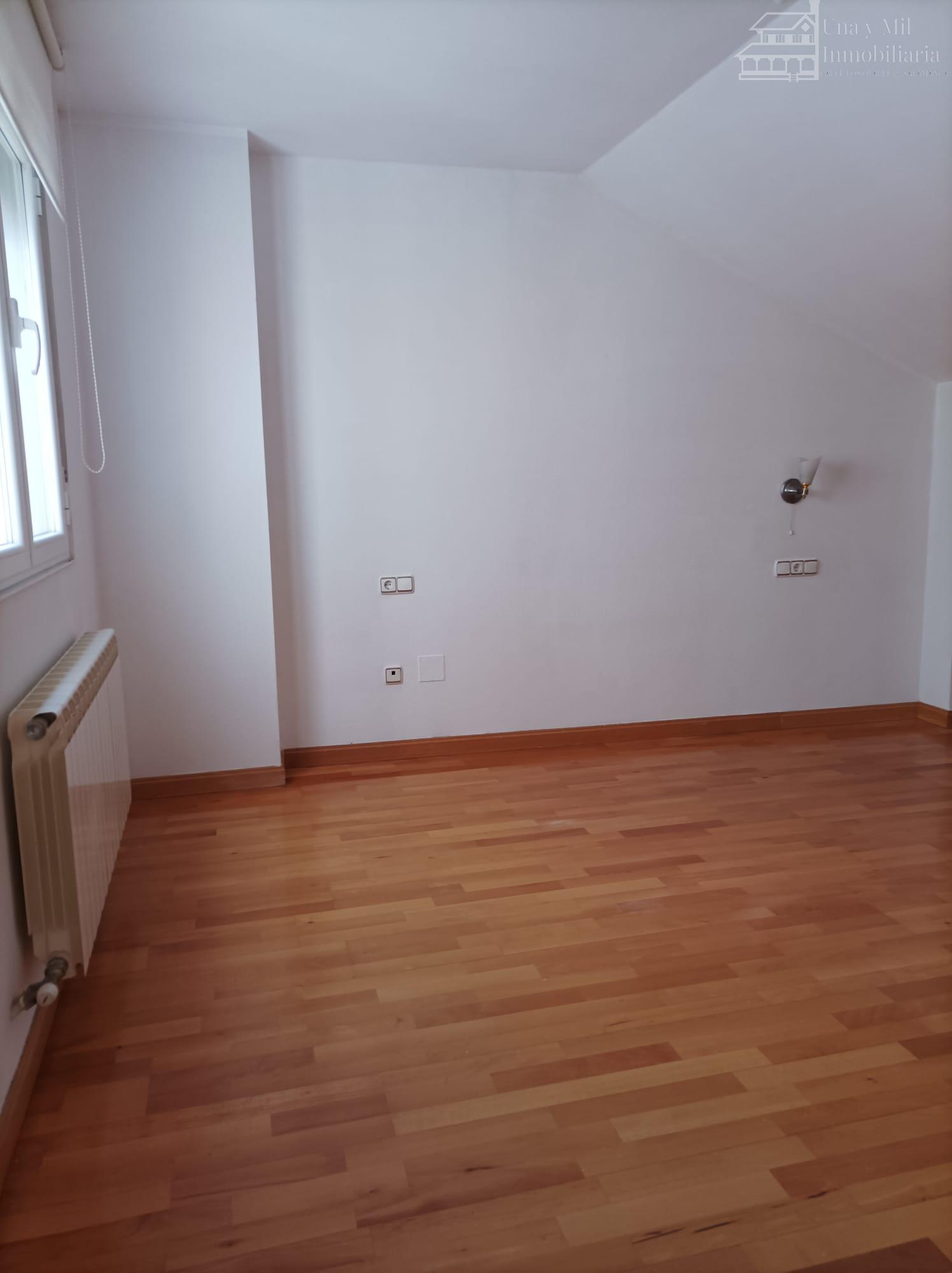 For sale of flat in Villares de la Reina