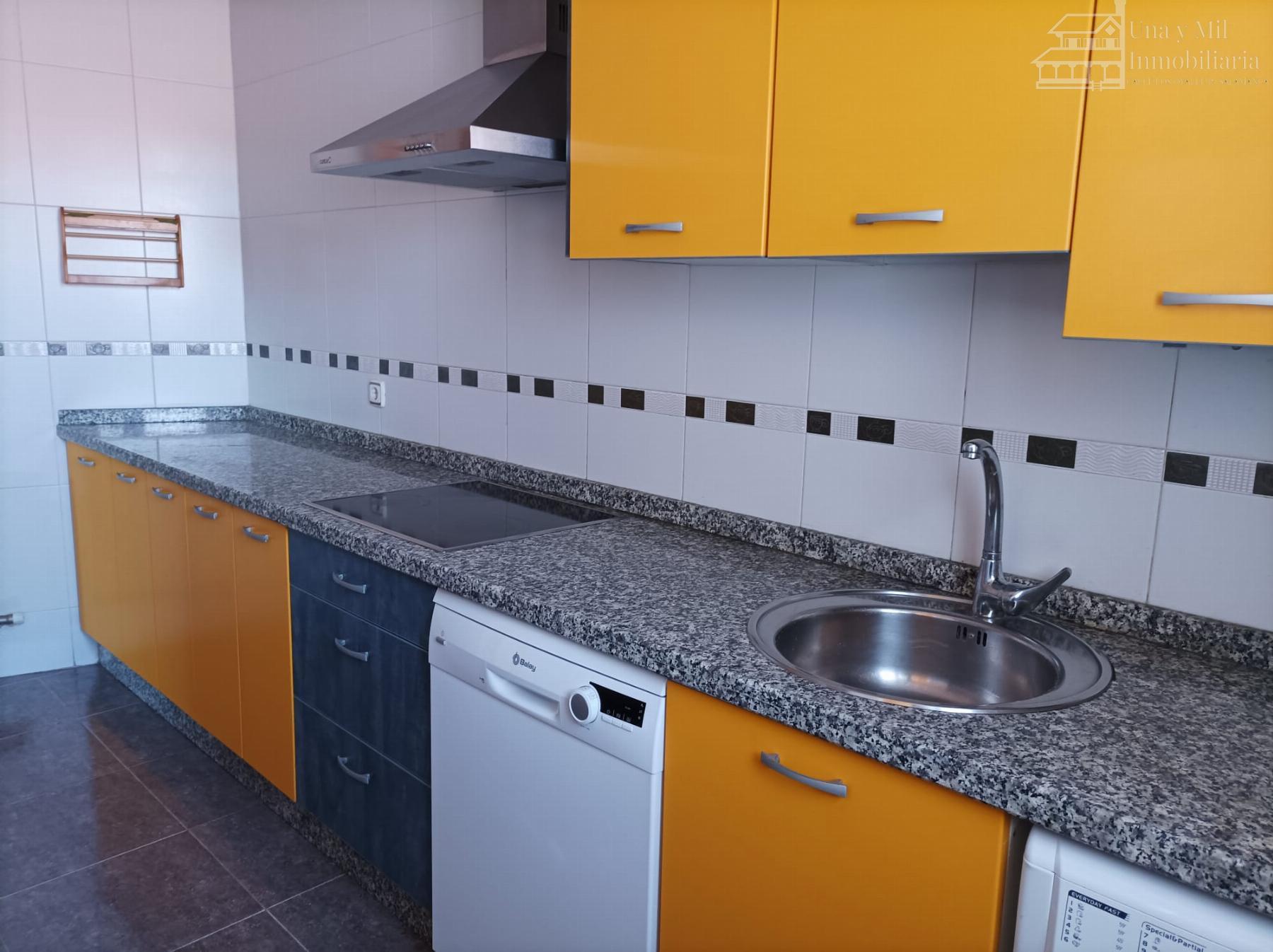 For sale of flat in Villares de la Reina