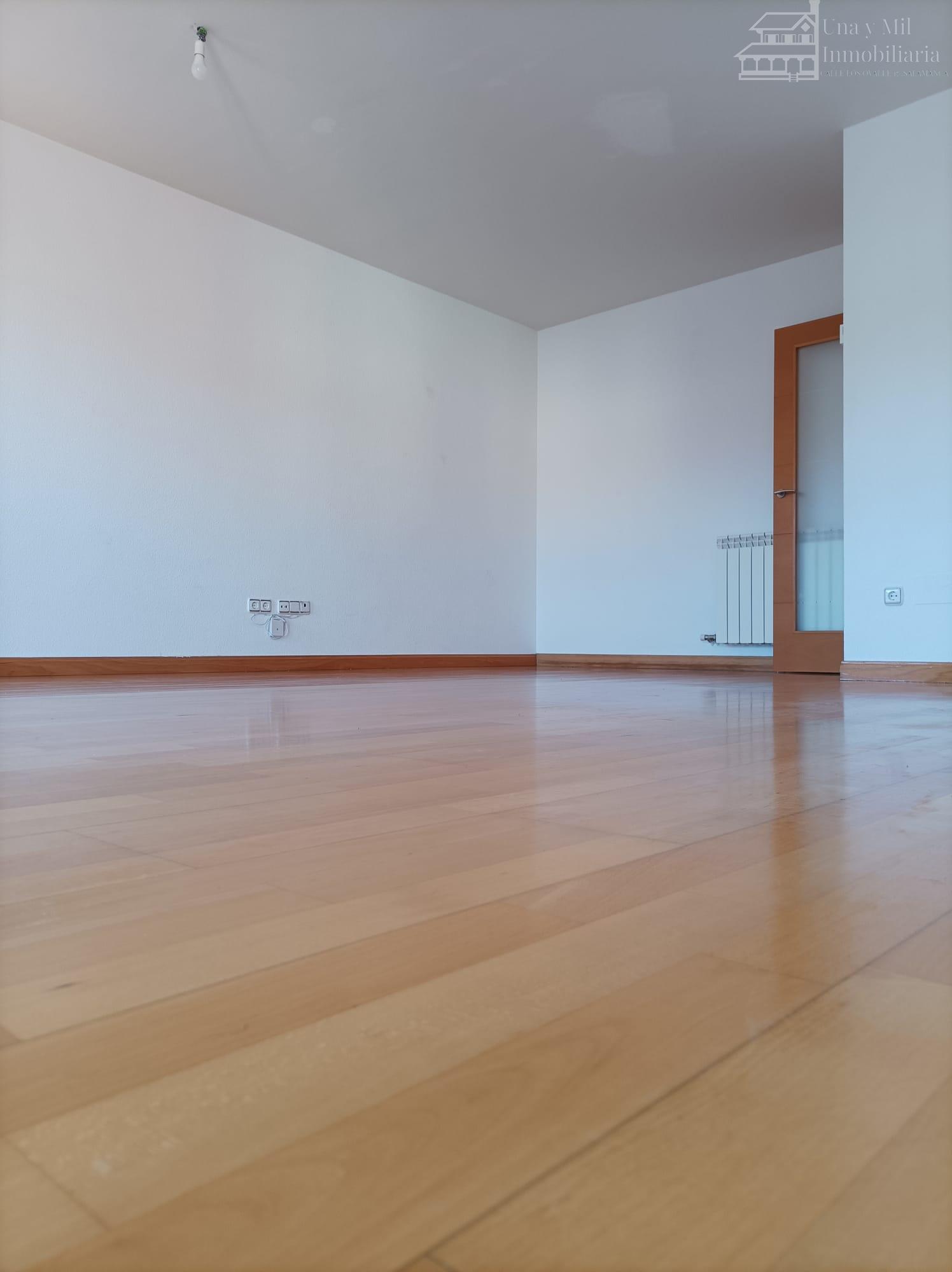For sale of flat in Villares de la Reina