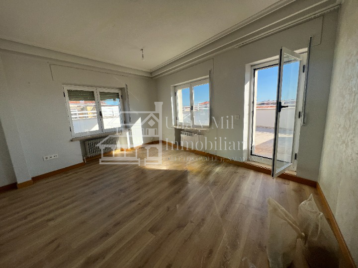 For sale of penthouse in Salamanca