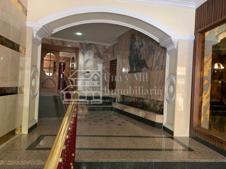 For sale of penthouse in Salamanca