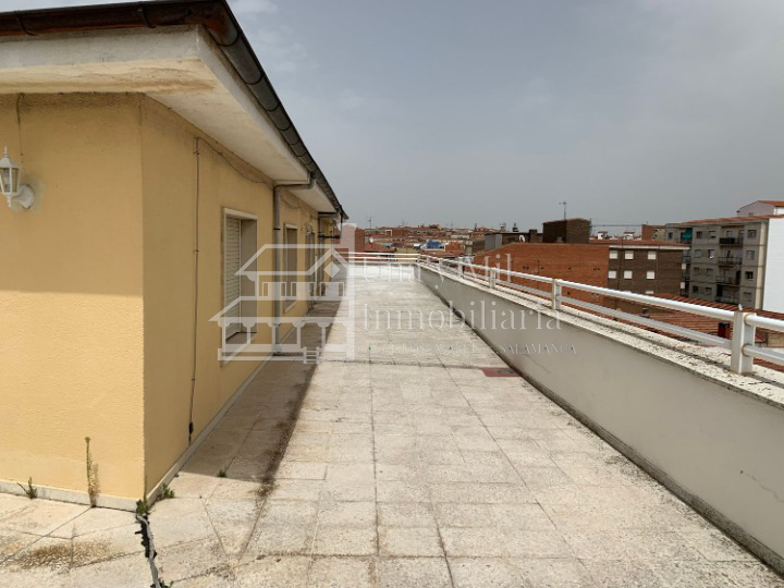 For sale of penthouse in Salamanca