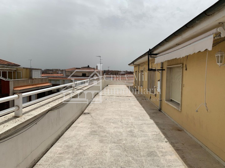 For sale of penthouse in Salamanca