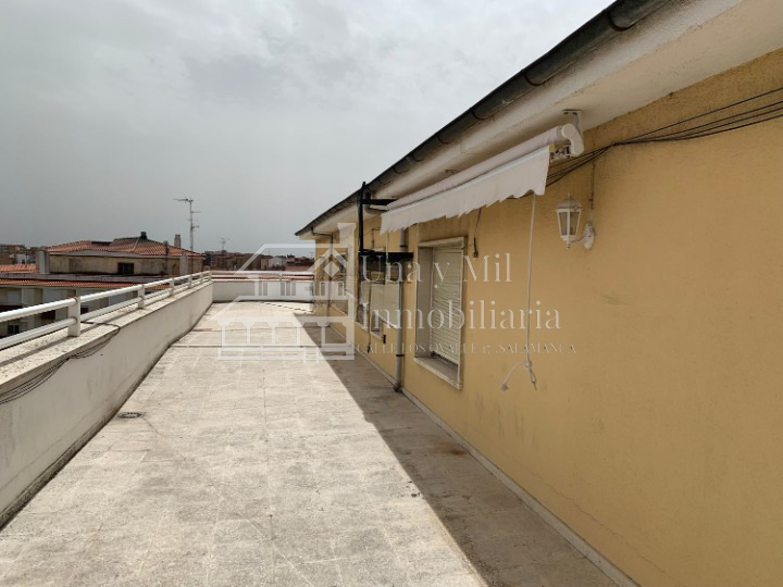For sale of penthouse in Salamanca