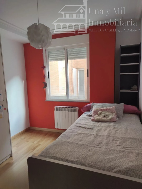 For sale of flat in Villares de la Reina