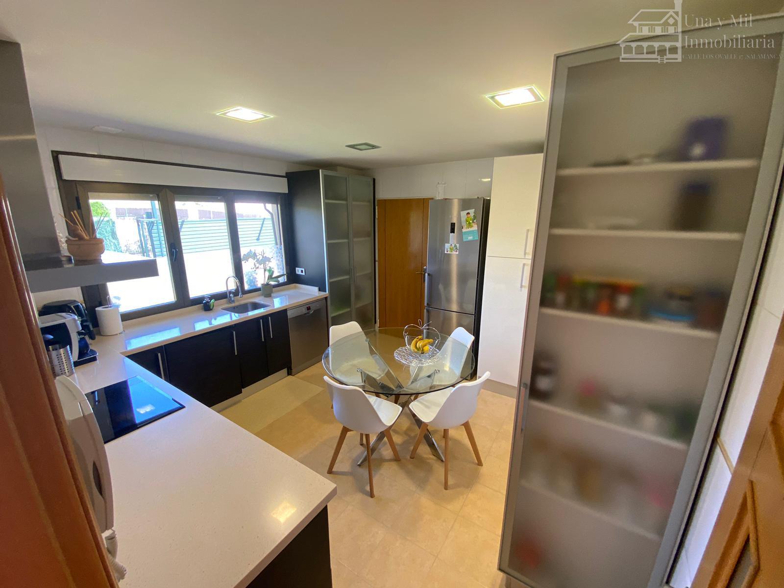 For sale of chalet in Villamayor