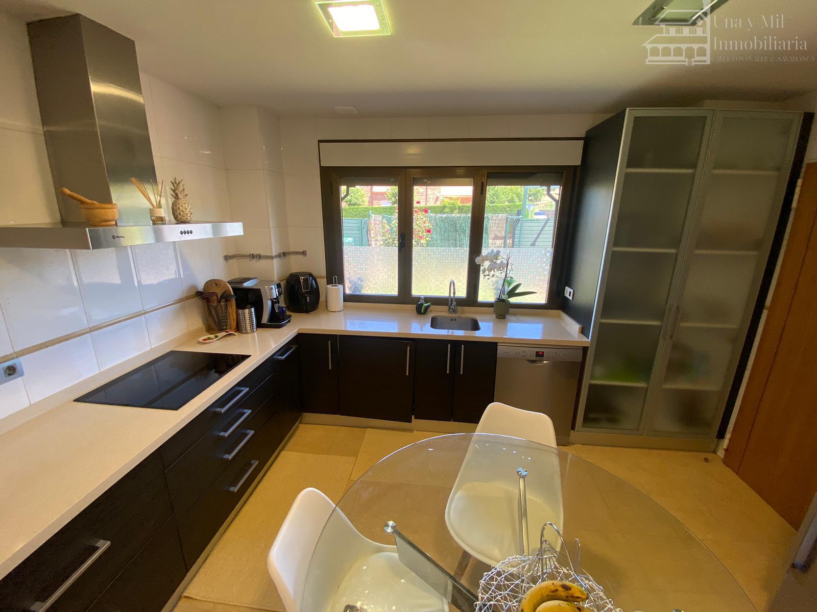 For sale of chalet in Villamayor