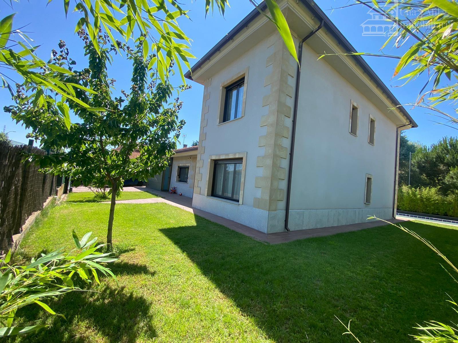 For sale of chalet in Villamayor