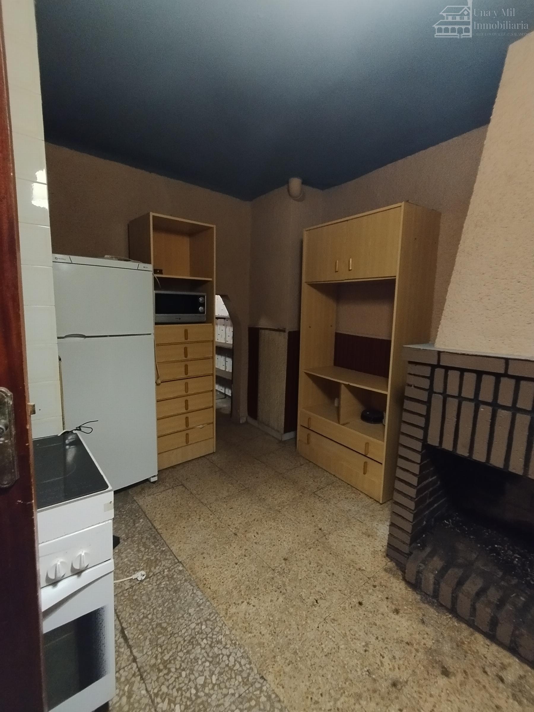 For sale of house in Castellanos de Villiquera