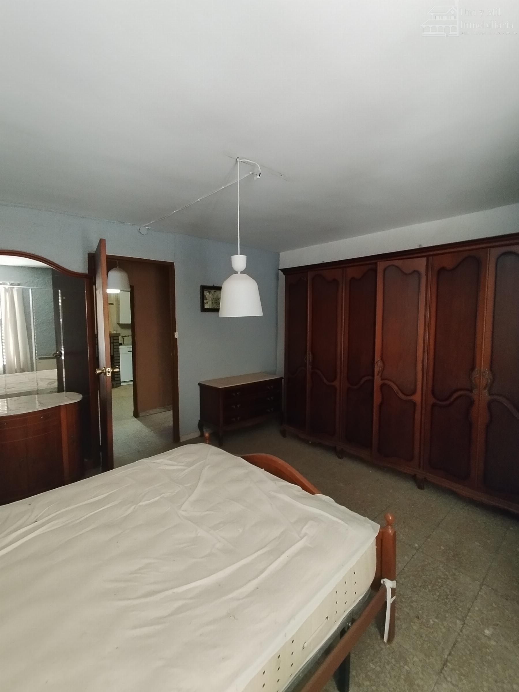 For sale of house in Castellanos de Villiquera
