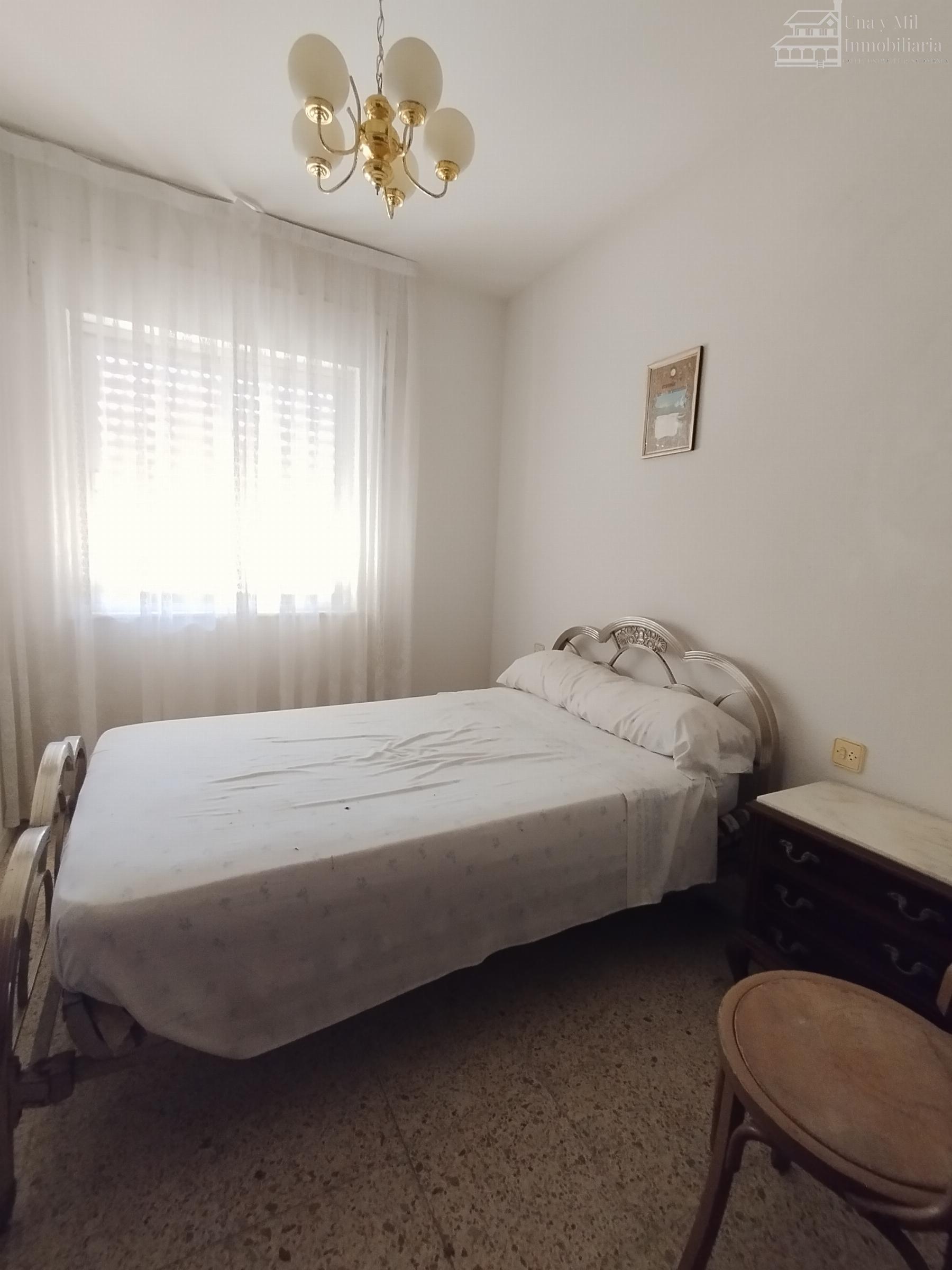 For sale of house in Castellanos de Villiquera